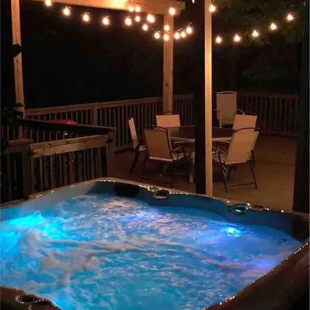 Driftwood Cottage With Hot Tub On Lake Cumberland